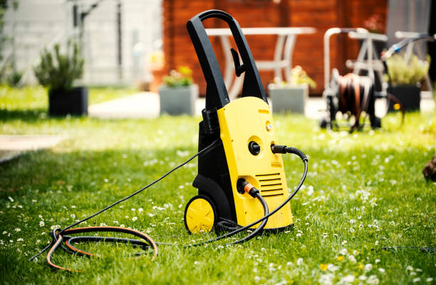 Best Pool Deck Cleaning  in Saunders Lake, OR